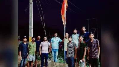 बजरंग दल ने टीकापट्टी सीमा पर किया ध्वजारोहण