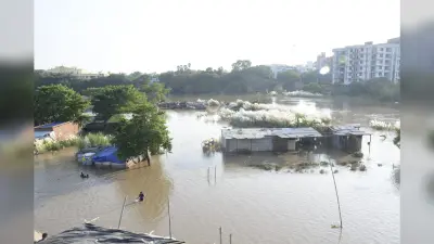 पटना में गंगा के जल स्तर में कमी, पर अब भी लाल निशान से ऊपर