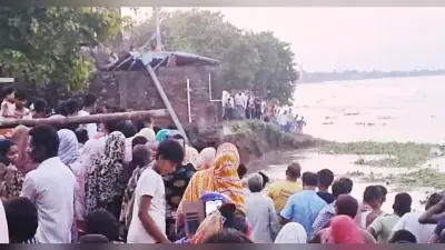 शमसेरगंज में कटाव से आठ से ज्यादा घर, मंदिर व मस्जिद गंगा में समाये