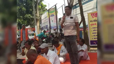 अनियमितता दूर करने की मांग को लेकर समिति सदस्यों ने दिया धरना