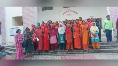 Giridih News: डीलर पर महिला कार्डधारियों से दुर्व्यवहार का आरोप, बीडीओ को आवेदन