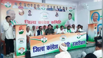 पर्यवेक्षक को सील बंद लिफाफा सौंपा