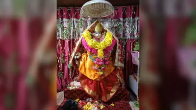 लगभग सौ वर्षों से होती है बड़ी दुर्गा मंदिर में पूजा-अर्चना
