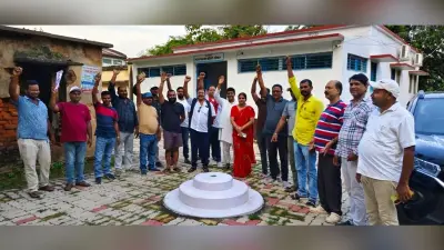 नगर पंचायत का विकास कार्य नही होने से वार्ड पार्षदों ने किया विरोध प्रदर्शन