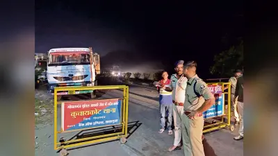 Gopalganj News : बलथरी चेकपोस्ट पर आधी रात को पहुंचे एसपी, फाइनेंसर का कर्मी ट्रक का इंट्री कराते गिरफ्तार