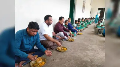 Bokaro News: डीसीसी डीइओ व डीएसइ ने बच्चों के साथ किया भोजन