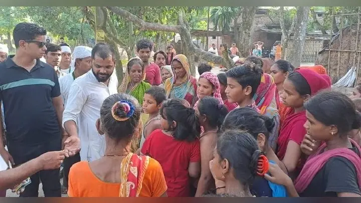 स्मार्ट मीटर लगाने का विरोध कर रहे कन्हैयाबाड़ी के दुकानदार