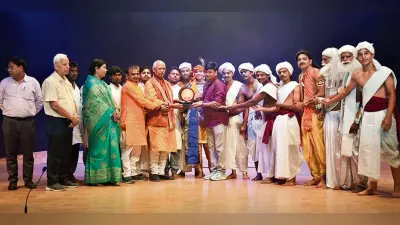 Chhapra News : रामधारी सिंह दिनकर की काव्यकृति कुरुक्षेत्र का हुआ मंचन