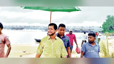बरजोड़ा के विधायक आलोक मुखर्जी ने किया बाढ़ग्रस्त इलाके का दौरा
