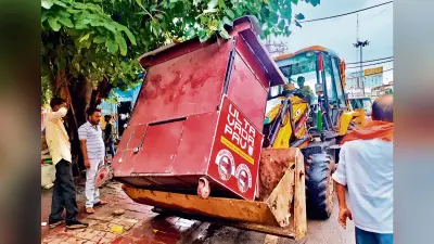 बोरिंग रोड चौराहा से राजापुर तक दुकानदारों पर चला बुलडोजर, 43 हजार जुर्माना वसूले
