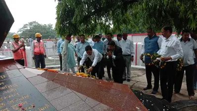 dhanbad news : गजलीटांड़ खान हादसे में शहीद श्रमिकों को दी गयी श्रद्धांजलि