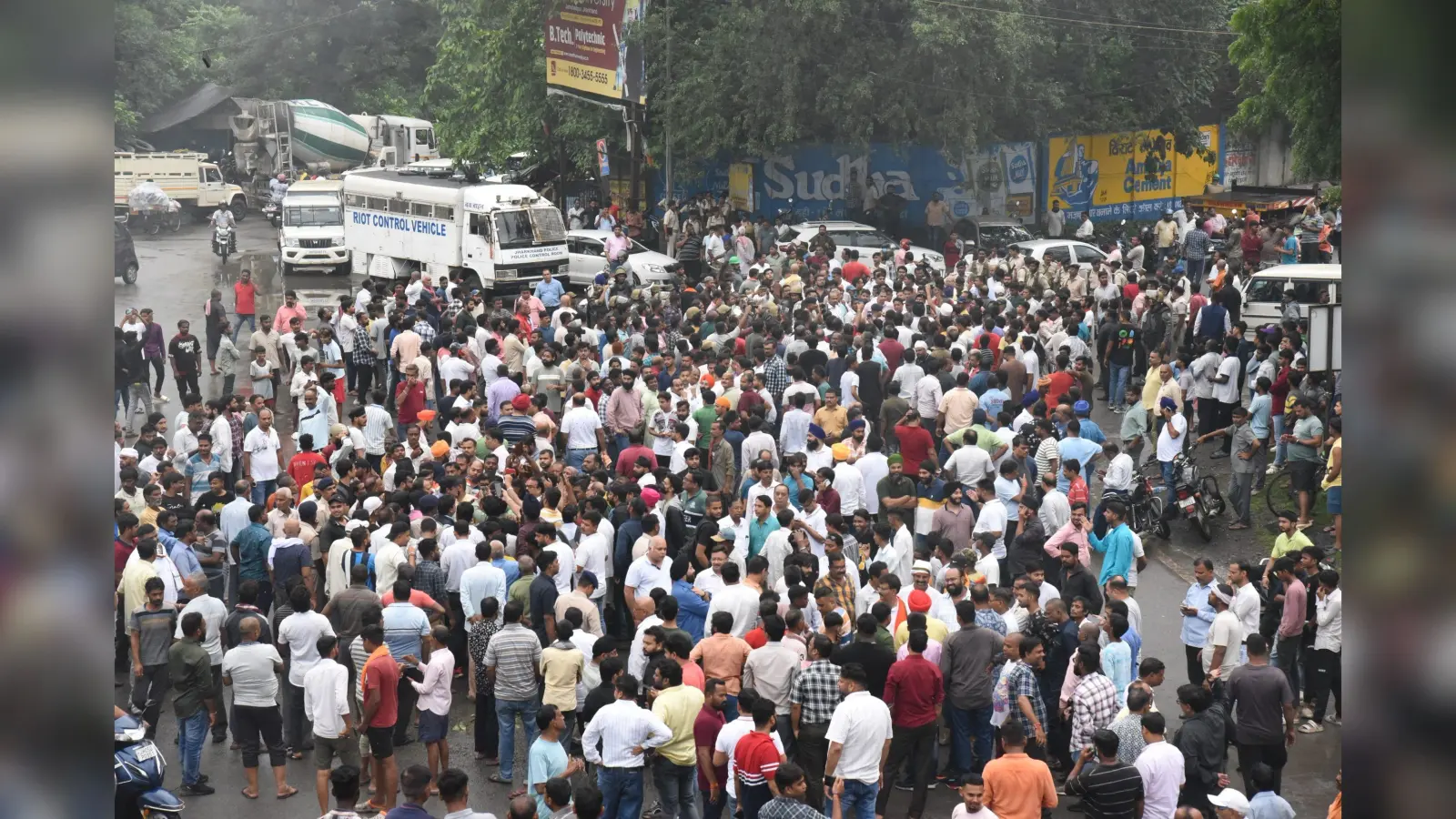 Jamshedpur News : लालबाबा में अतिक्रमण हटाओ अभियान टला, भाजपा-कांग्रेस नेता आपस में भिड़े