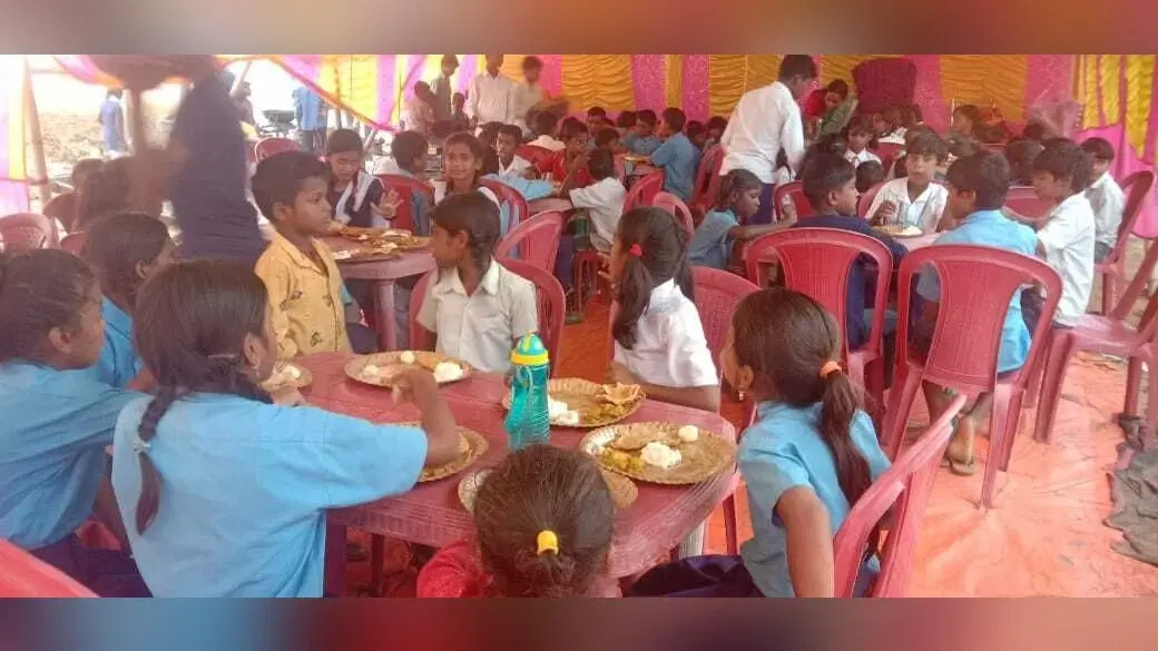 बगधसवा विद्यालय में तिथि भोजन का किया गया आयोजन