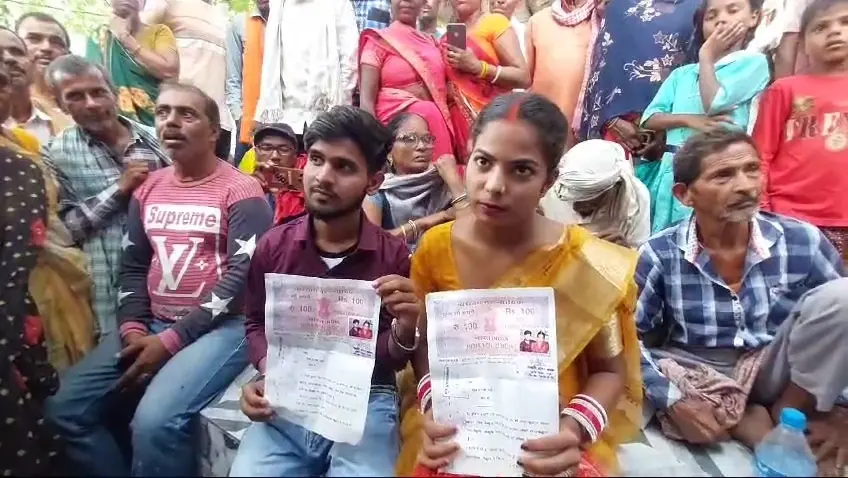 विवाह करने कोर्ट पहुंचे प्रेमी-युगल, दोनों के अभिभावक आपस में भिड़े