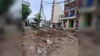 नाला निर्माण के कारण रास्ते की स्थिति बदहाल