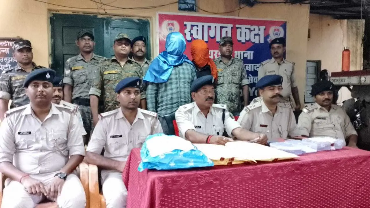 dhanbad news : फ्लिप कार्ट एजेंट से फायरिंग कर लूट मामले का उद्भेदन दो गिरफ्तार