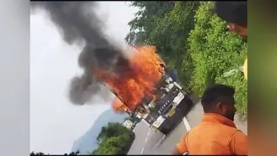 चलते कंटेनर में लगी आग, बाल-बाल बचे ड्राइवर और खलासी