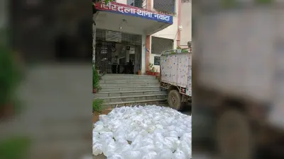 पुलिस कर रही थी पीछा, 1400 लीटर शराब लदा पिकअप पलटा