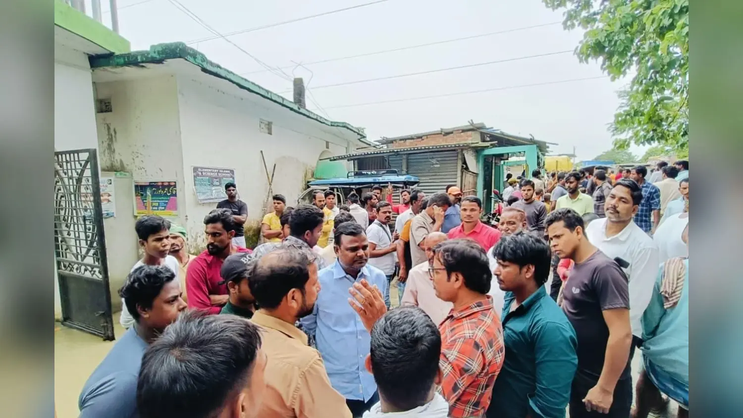 विधायक ने बाढ़ प्रभावित इलाकों का किया दौरा