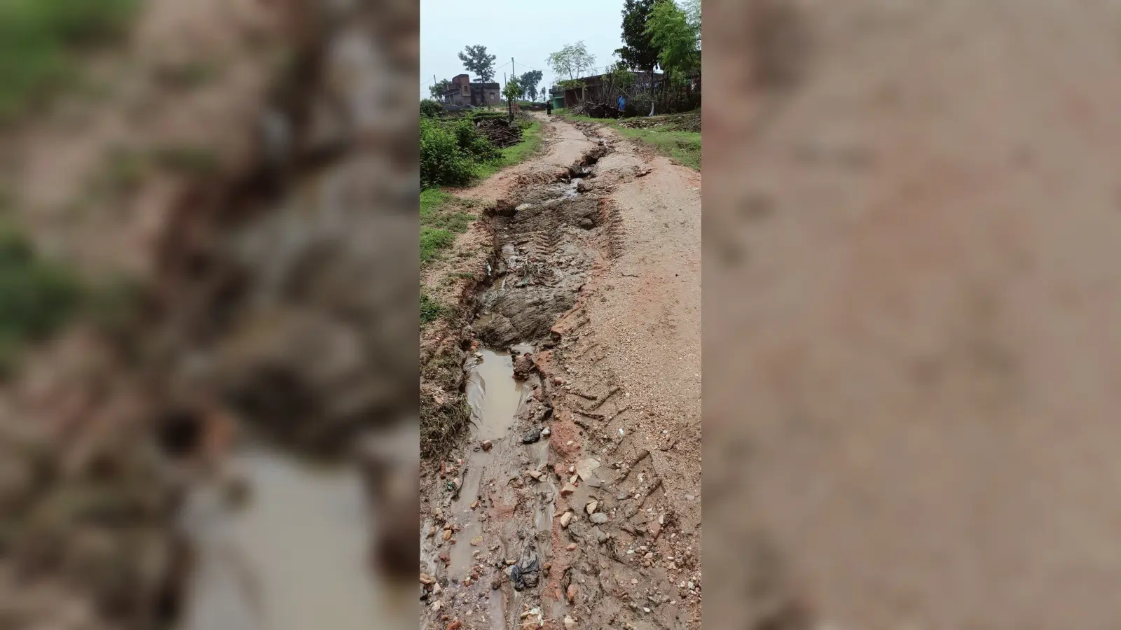 Giridih News: कच्ची सड़क पर चलना हुआ मुश्किल, मरम्मत की मांग