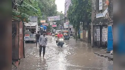 Waterlogging on roads due to torrential rains: मूसलाधार बारिश से सड़कों पर जलभराव, आवागमन में कठिनाई