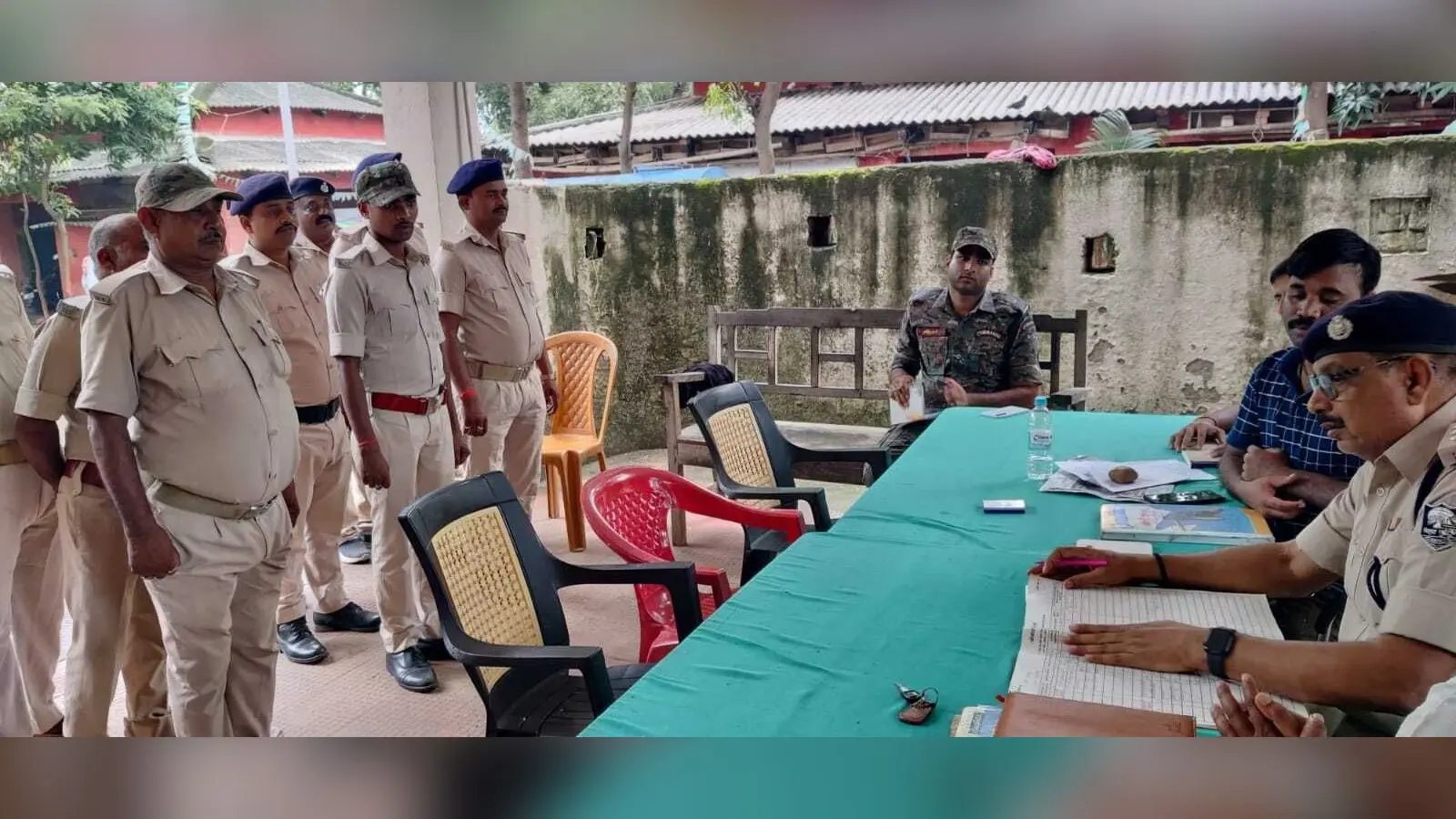 चौकीदार परेड में आपराधिक गतिविधियों की हुई समीक्षा, रात्रि गश्ती करने का निर्देश