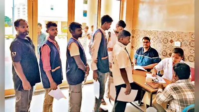 Gaya News : स्वास्थ्य शिविर लगा कर आइआइएम बोधगया ने सफाई मित्रों का किया इलाज