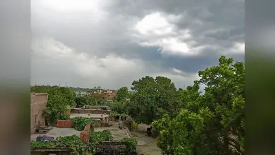 Gopalganj News : सुबह से बादलों की बनी रही आवाजाही, तीन दिनों के बाद बारिश थमने से राहत