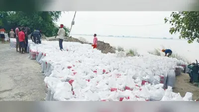 खतरे के निशान से ऊपर बह रही कोसी, प्रभावित टोले के लोगों की बढ़ी धड़कनें