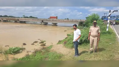 Madhubani News. मेंहथ नवटोलिया गांव में बाढ़ का पानी लोगों के घर में घुसा