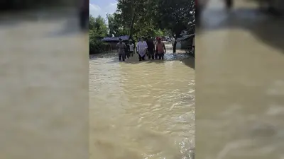 नेपाल के लालबकेया व जानी नदी के बाढ़ का पानी ढाका प्रखंड के सीमावर्ती इलाकों में फैला
