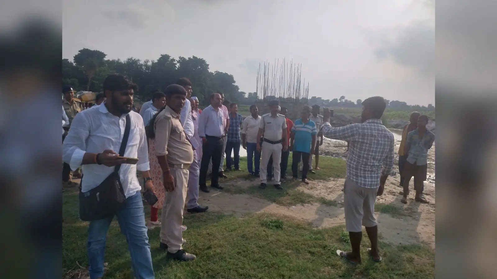 fear of flood:बाढ़ की आशंका को लेकर डीएम ने किया नामापुर बांध का दौरा