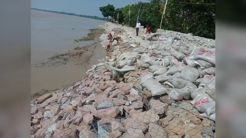 Water is rising again in Ganga: फिर बढ़ रहा गंगा में पानी, खतरे के निशान से ऊपर, बाढ़ का खतरा