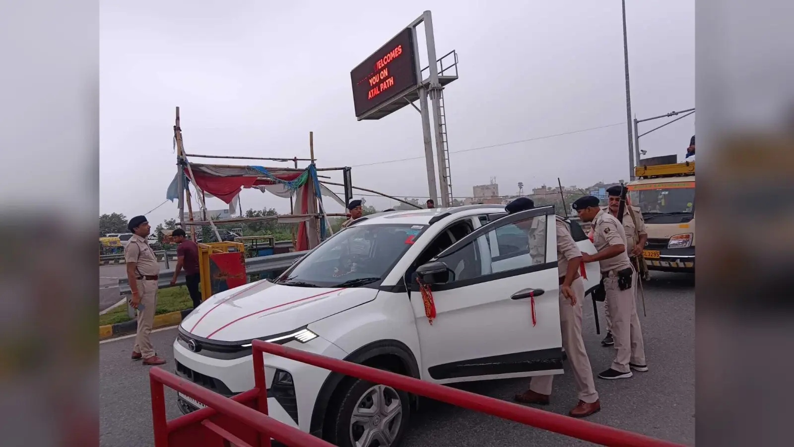 Patna : पुलिस ने ली 1008 वाहनों की तलाशी, बिना नंबर वाली दो गाड़ियां जब्त