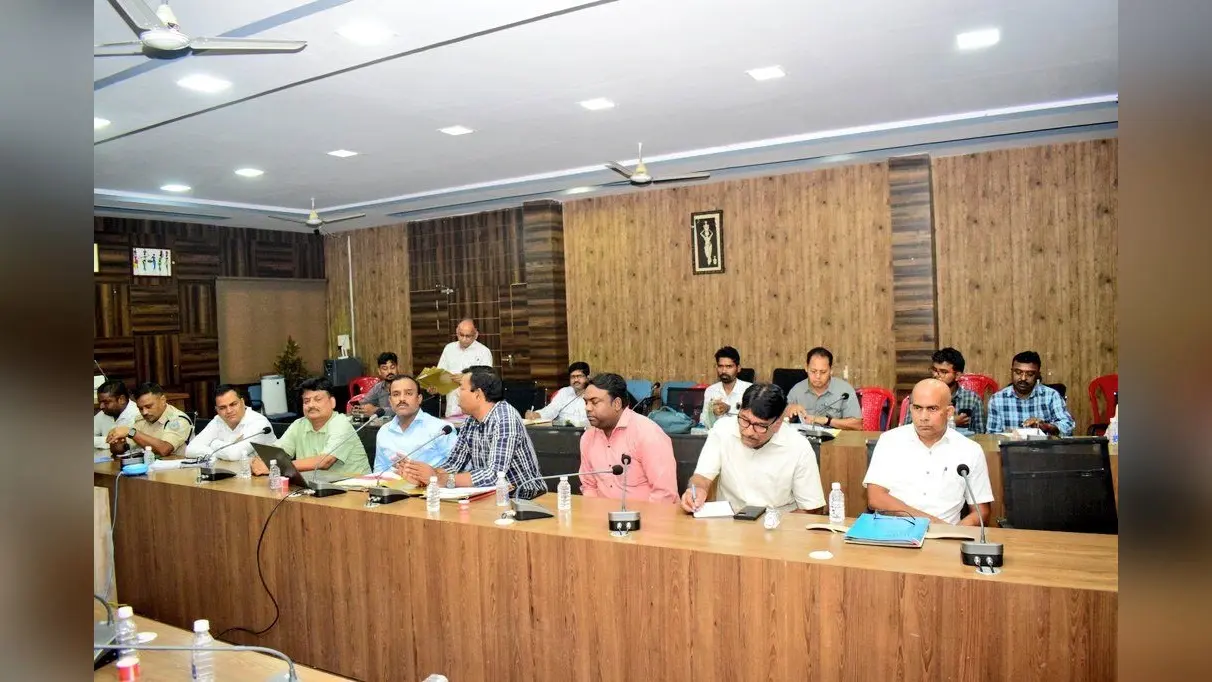अवैध खनन व परिवहन पर रोक लगाने के लिए करें छापेमारी : डीसी