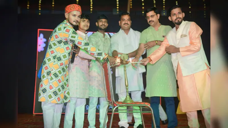 गांधी पुस्तकालय परिसर में डांडिया महोत्सव, झूमे लोग