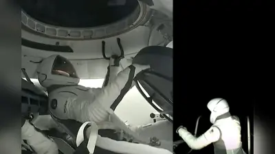 Spacewalk: अरबपति इसाकमैन ने रचा इतिहास, अंतरिक्ष में किया स्पेसवॉक, वीडियो वायरल
