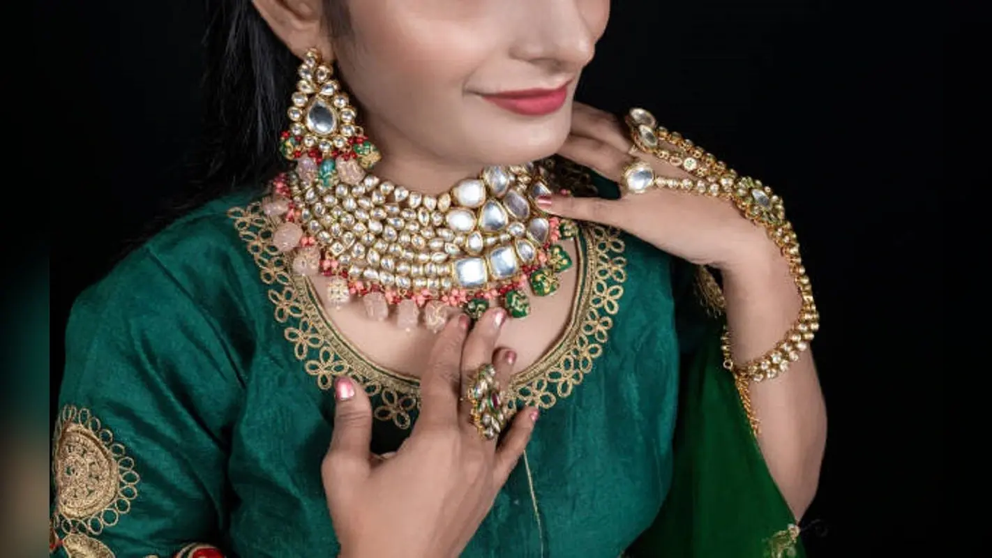Jewellery for Dandiya Night: डांडिया-गरबा नाइट में सबकी नजरें होंगी आप पर, पहनें ये ट्रेंडी ज्वेलरी