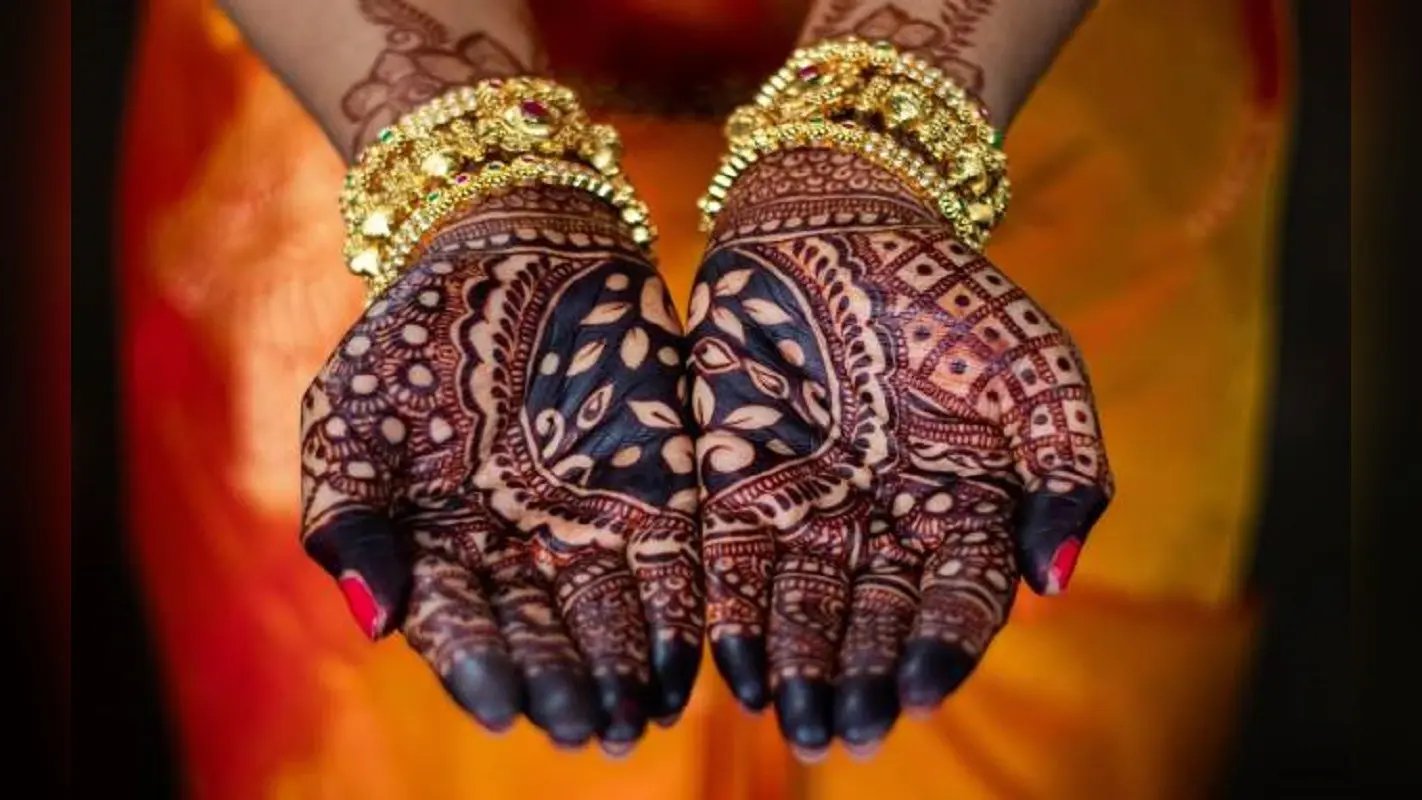 Easy Mehndi Design: दिवाली के लिए लगाएं ये आसान और खूबसूरत मेहंदी डिज़ाइन, हर आउटफिट के साथ निखरेगा आपका लुक