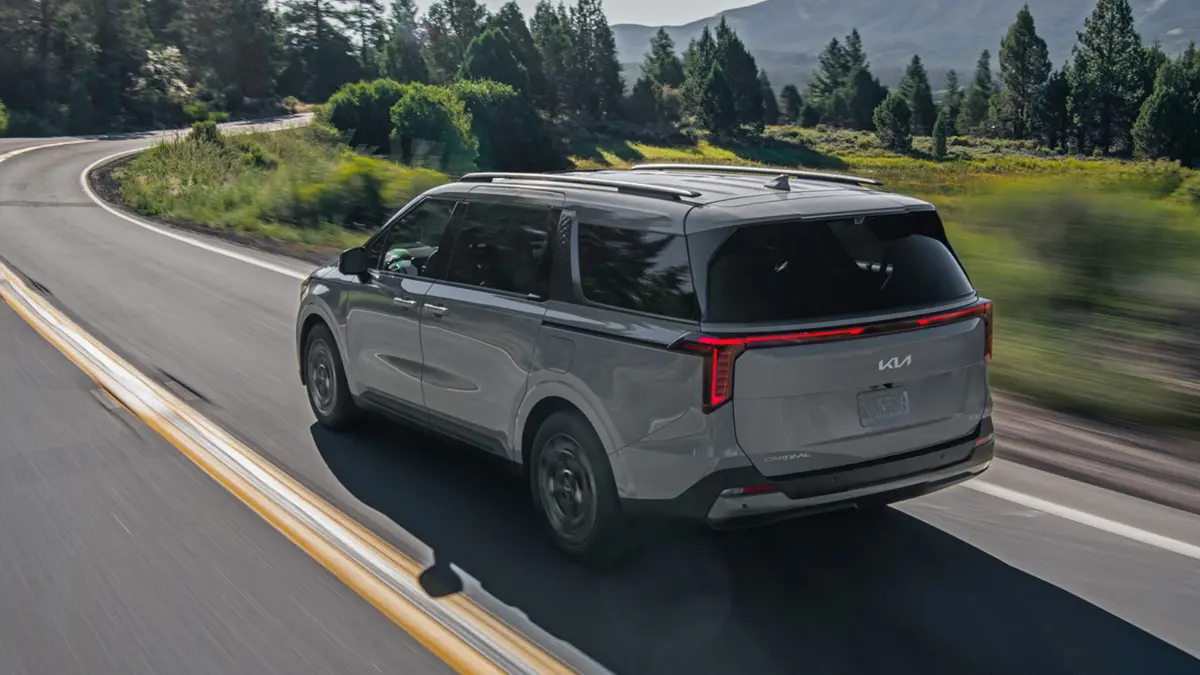 3 अक्टूबर को लॉन्च से पहले New-gen Kia Carnival दिखी, देखे डिजाइन और लेकर फीचर