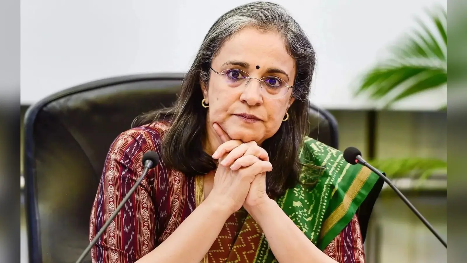 SEBI: माधबी पुरी बुच के बचाव में उतरा सेबी, आरटीआई का जवाब देने से किया इनकार
