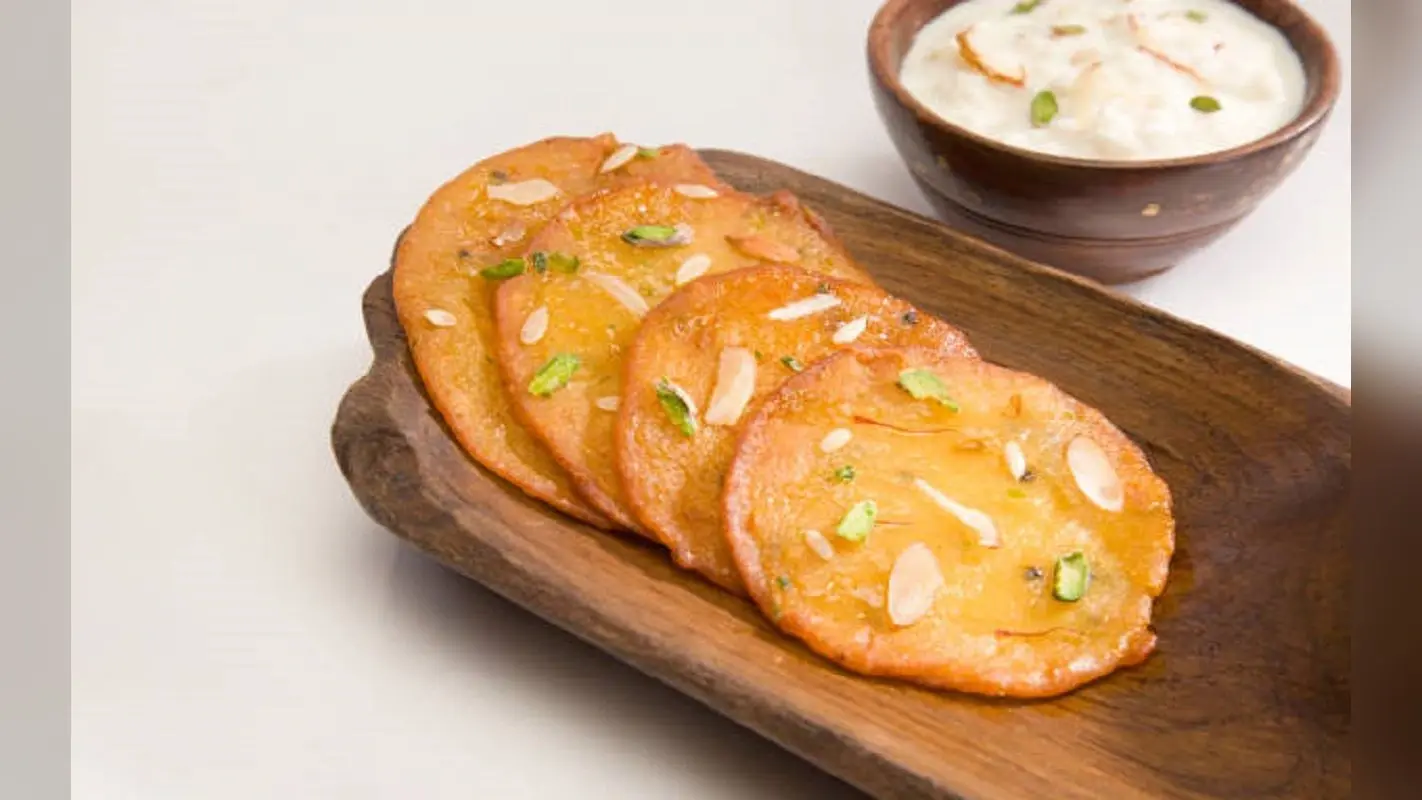 Malpua Recipe: इस विश्वकर्मा पूजा प्रसाद में चढ़ाएं मालपुआ, यहां देखें रेसिपी