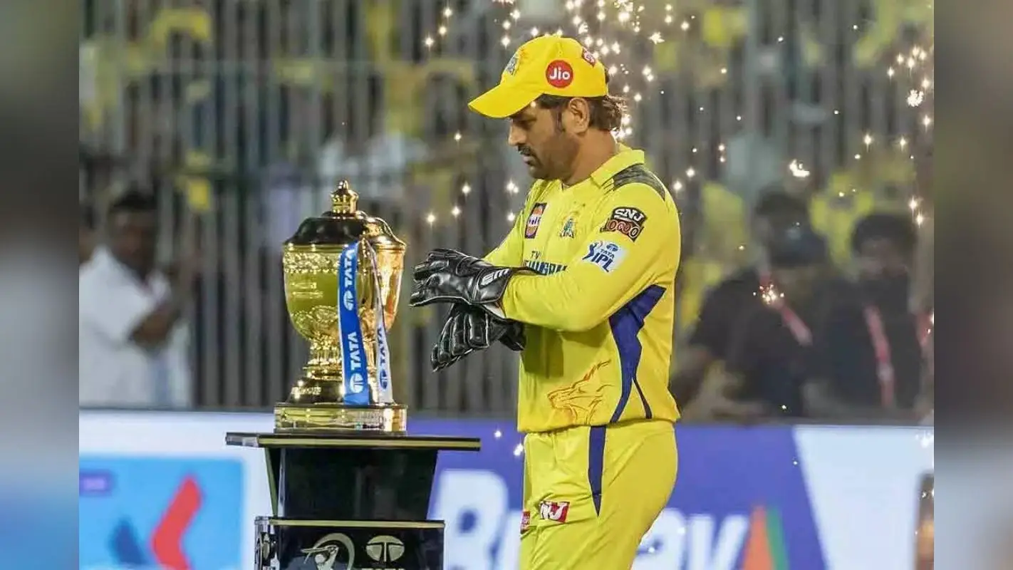 धोनी के रिटायरमेंट के सवाल पर भड़के गावस्कर, कहा- हर बार यही क्यों…