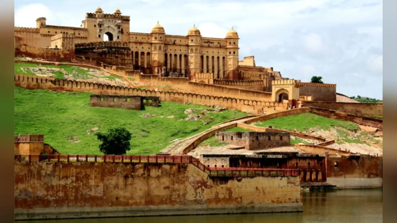 Must visit Oldest Forts in India: ये प्राचीन किले हैं घूमने के लिए शानदार, जरूर करें एक्सप्लोर