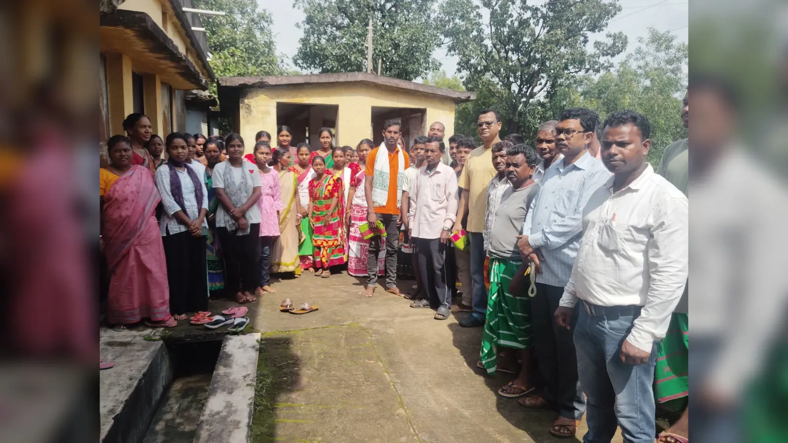 Jamshedpur News : धोबनी गांव के आदिवासी युवा व ग्रामीणों के साथ मिलकर चलाते हैं पुस्तकालय, बच्चों को नि:शुल्क कराते हैं पढ़ाई