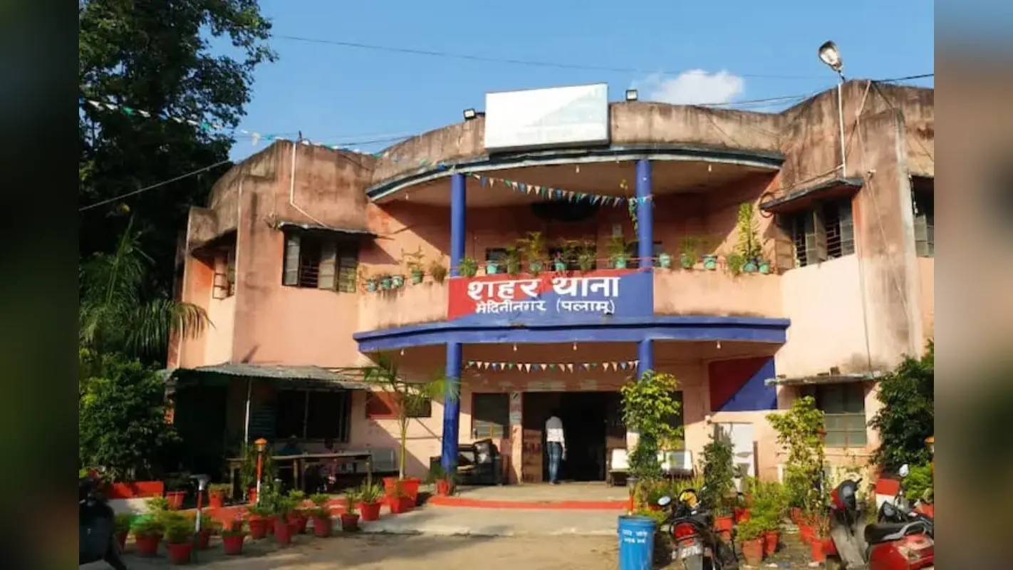 Palamu News: पलामू में धारदार हथियार से महिला की हत्या, परिजनों ने पति पर लगाया आरोप