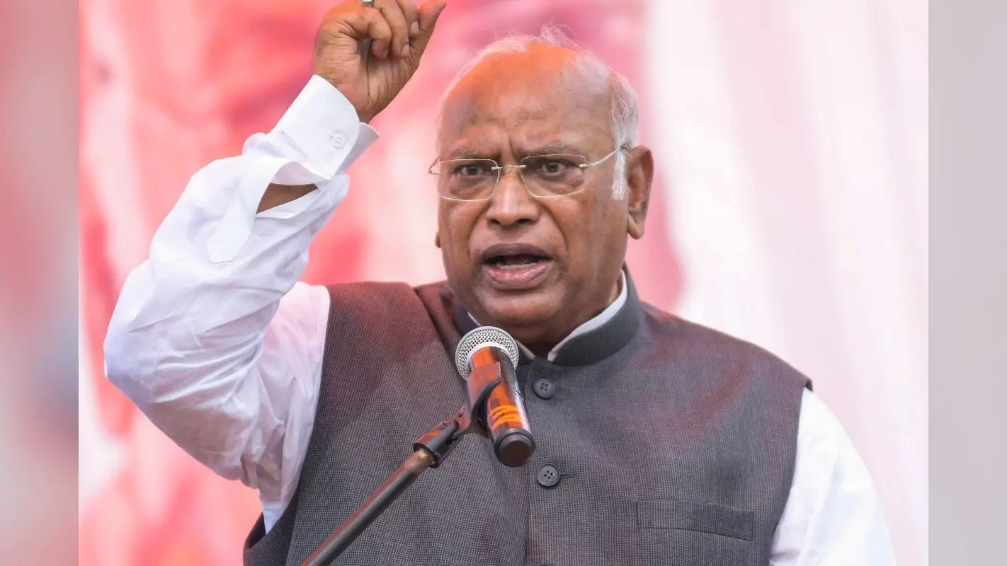 Manipur Violence: ‘बीजेपी चाहती है कि मणिपुर जलता रहे’, खरगे ने पीएम मोदी पर लगाया गंभीर आरोप