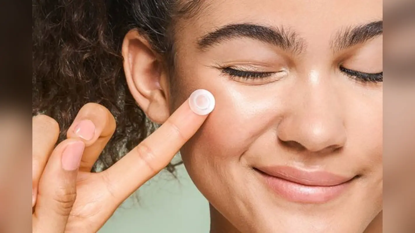 Pimple Patches Benefits: न केवल पिंपल छुपाने बल्कि जड़ से साफ करने में असरदार होते है ये पिंपल पेचेस