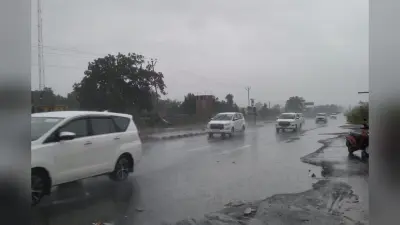 VIDEO: भारी बारिश के बीच जमशेदपुर की ओर बढ़ रहा प्रधानमंत्री नरेंद्र मोदी का काफिला