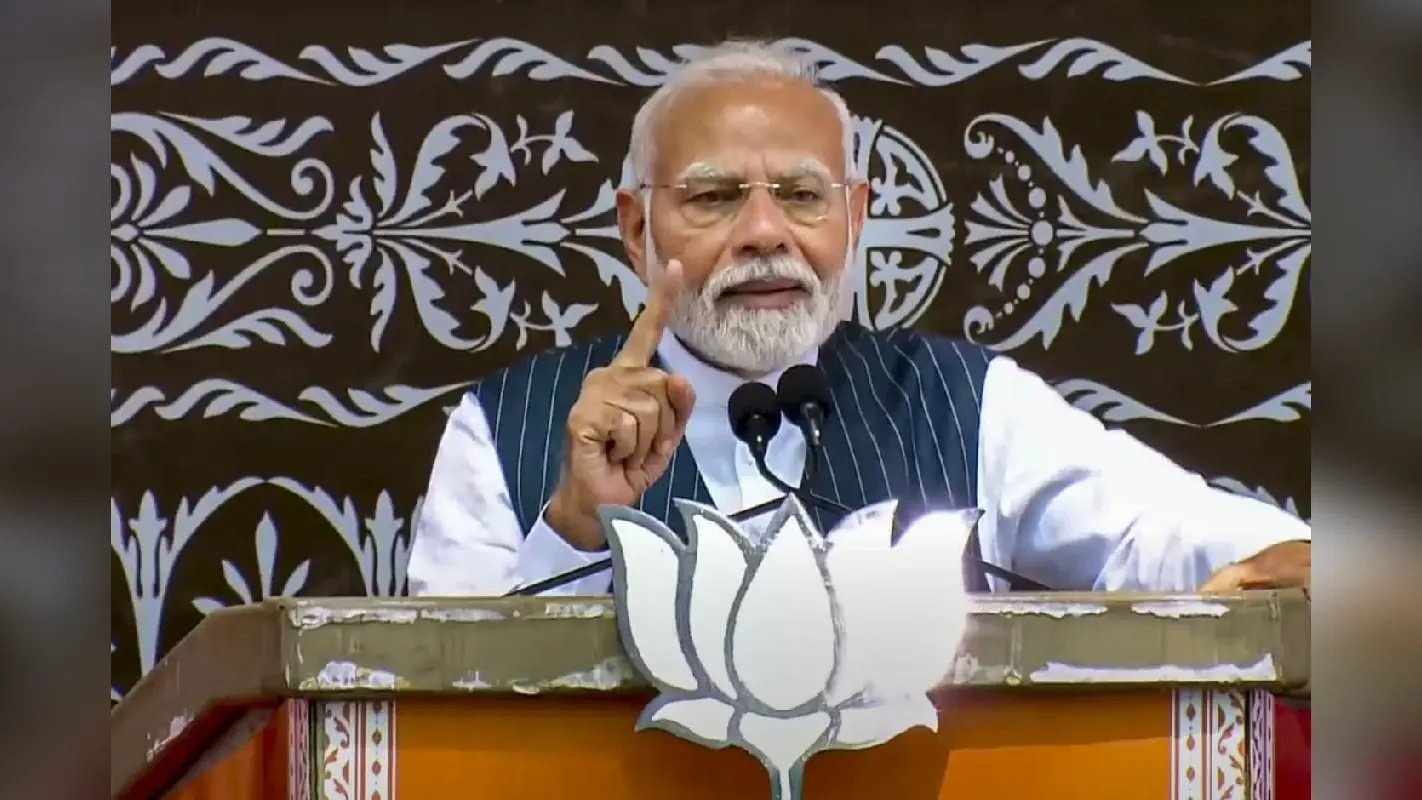 PM Modi in Doda: पीएम नरेंद्र मोदी ने कहा- जम्मू-कश्मीर का चुनाव तीन खानदान और युवाओं के बीच